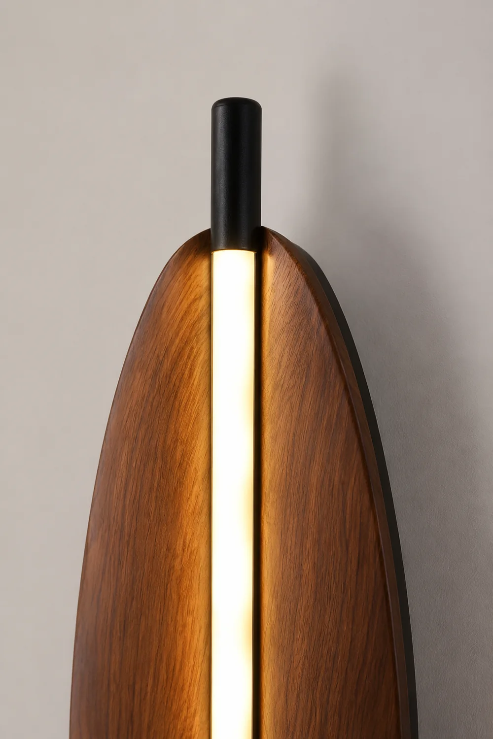 Sleek Board Sconce - Lumpaz