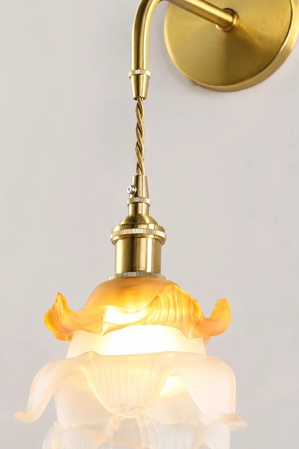 Laura Brass Wall Lamp - Lumpaz