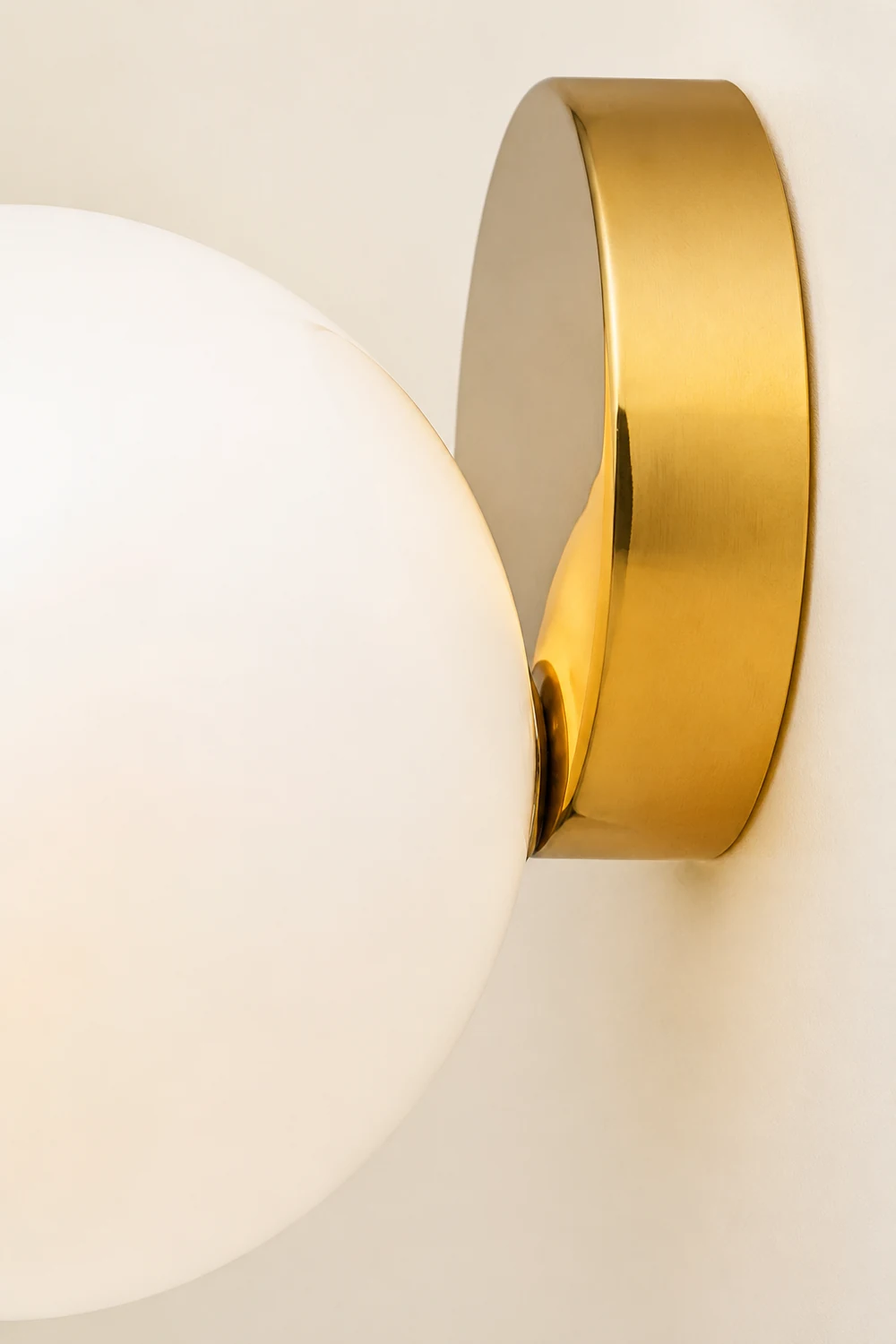 Tip of The Tongue Wall Lamp - Lumpaz
