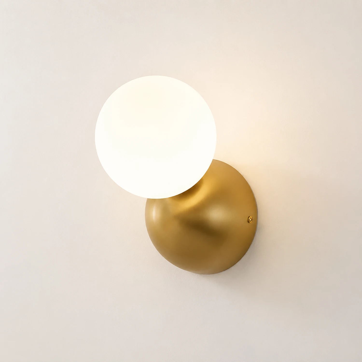 Single Globe Wall Light - Lumpaz