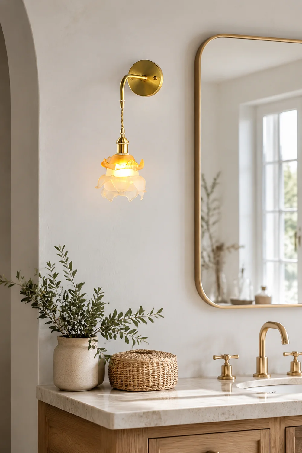 Laura Brass Wall Lamp - Lumpaz