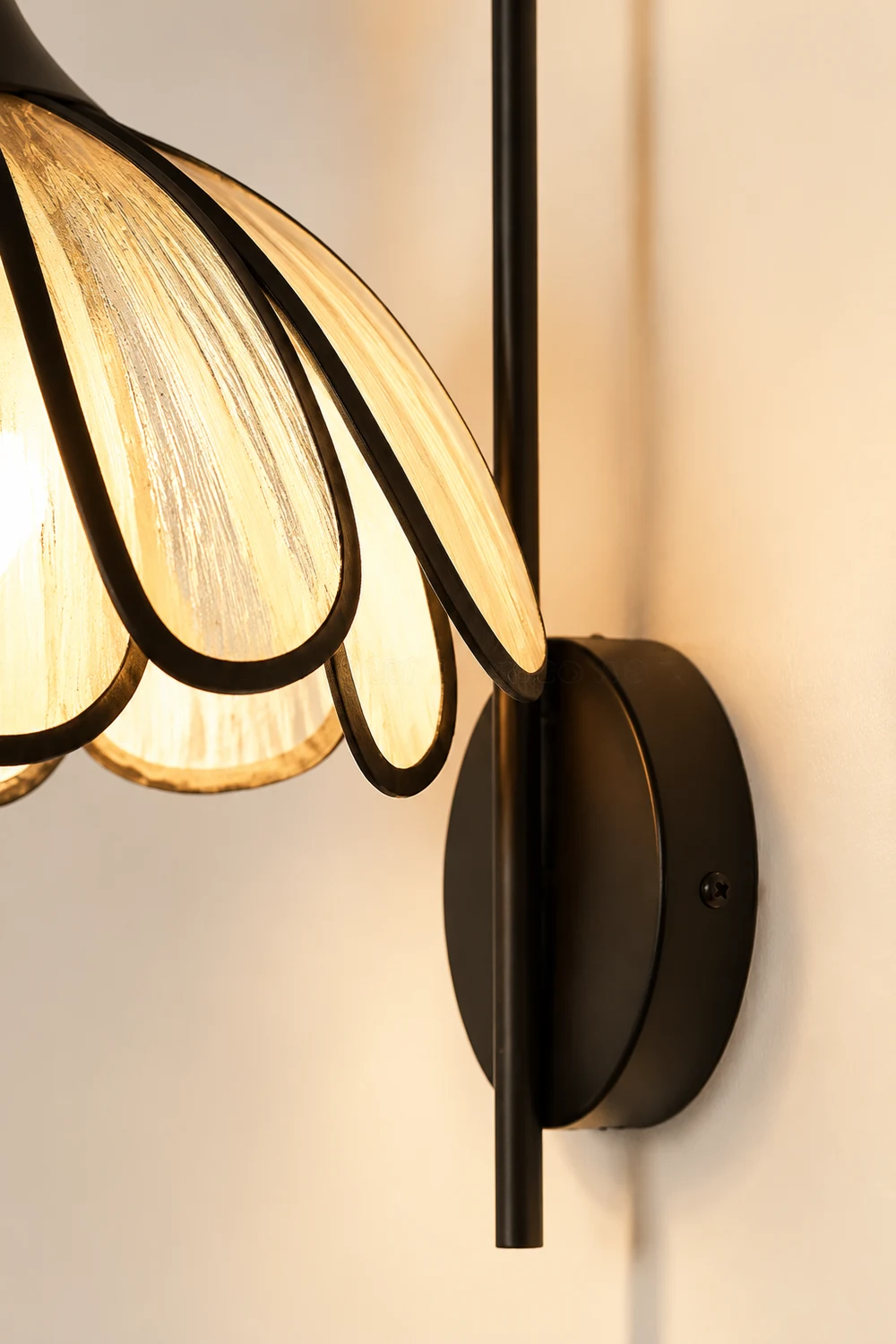 Burnt Petal Wall Lamp - Lumpaz