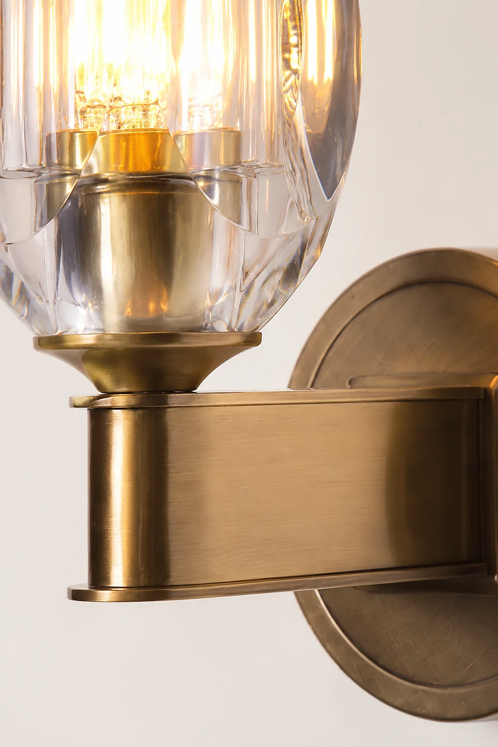 Diamond Crystal Sconce - Lumpaz