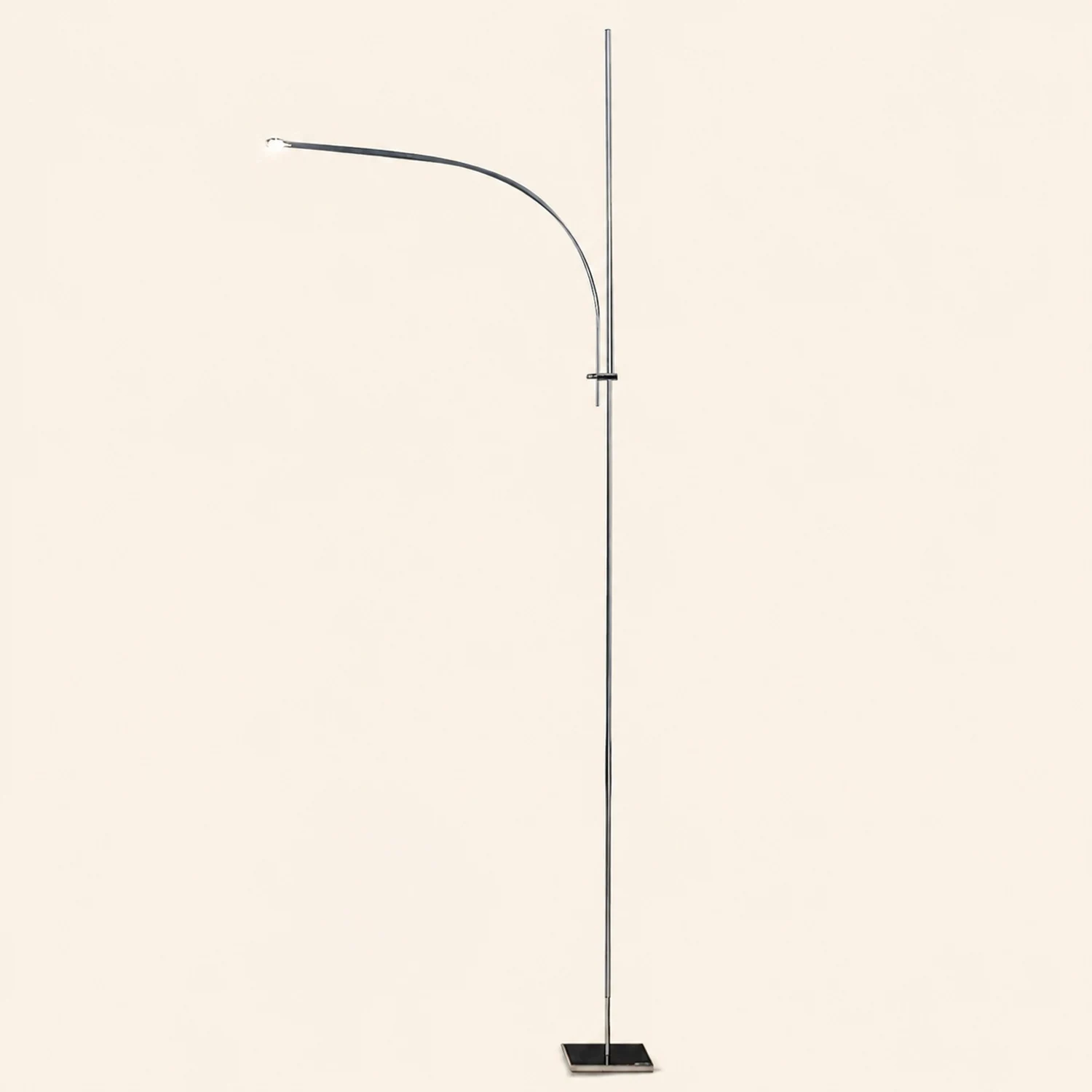 Metal Body Graceful Floor Lamp - Lumpaz