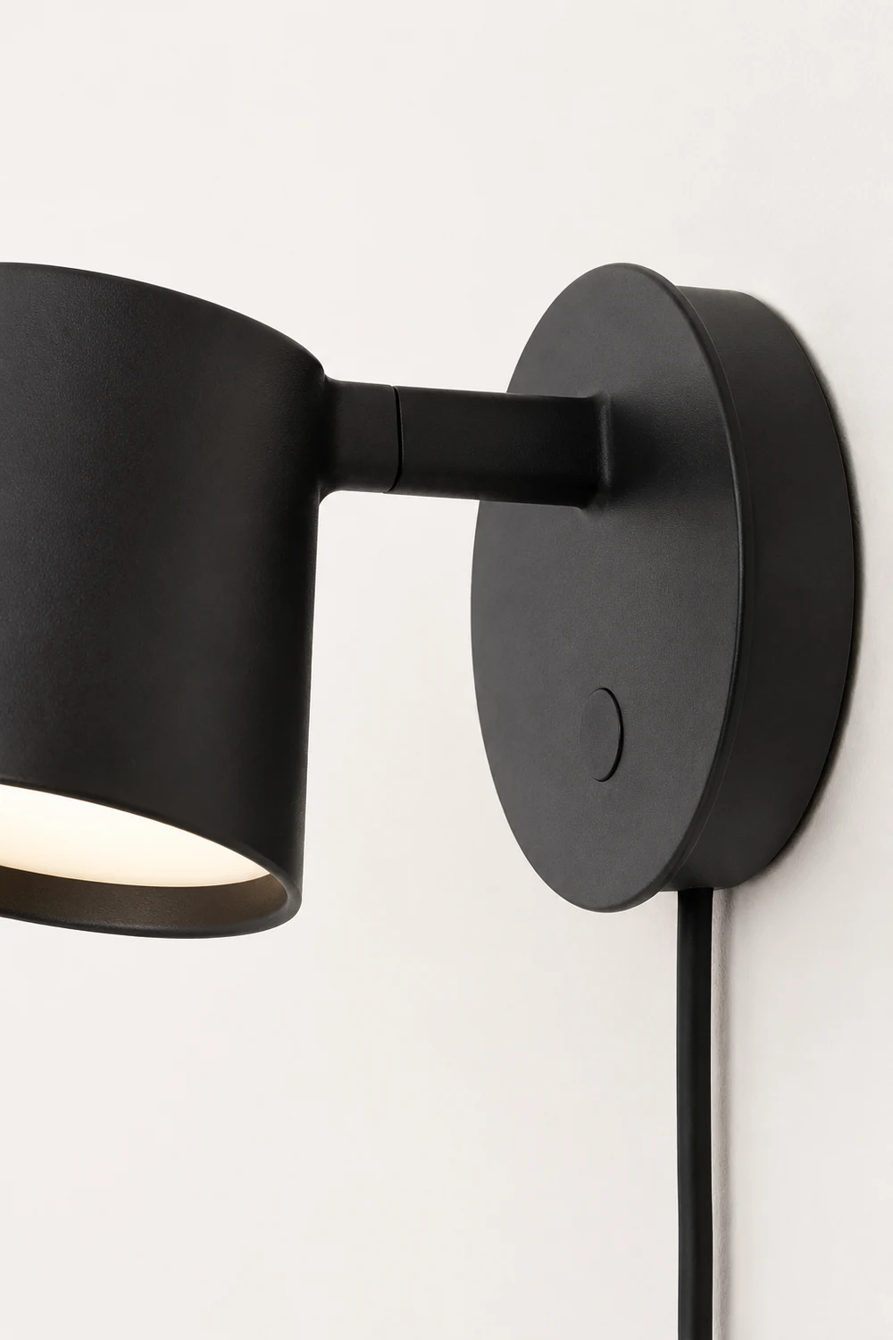 Tip Plug-In Wall Lamp - Lumpaz