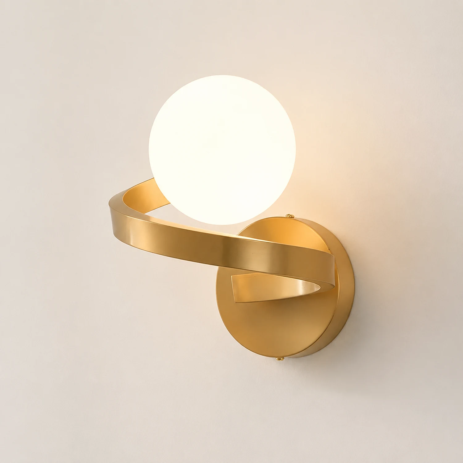 Curved Brass Wall Lamp - Lumpaz