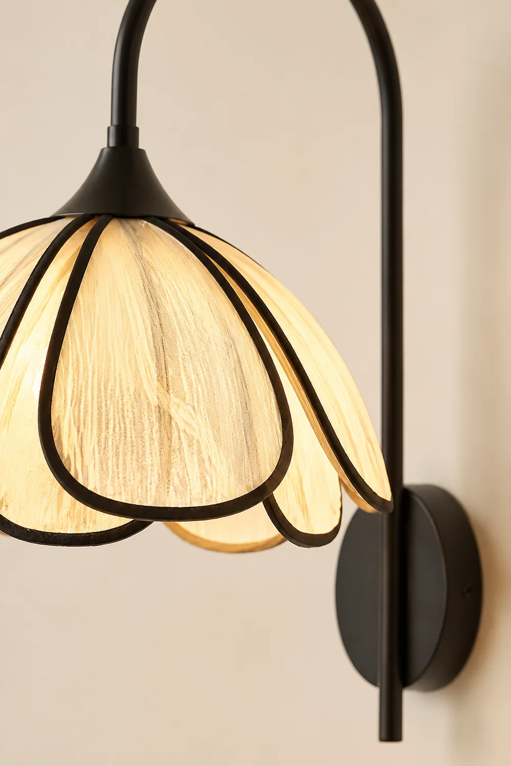 Burnt Petal Wall Lamp - Lumpaz