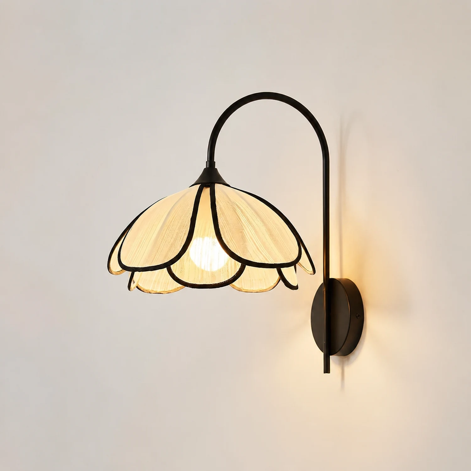 Burnt Petal Wall Lamp - Lumpaz