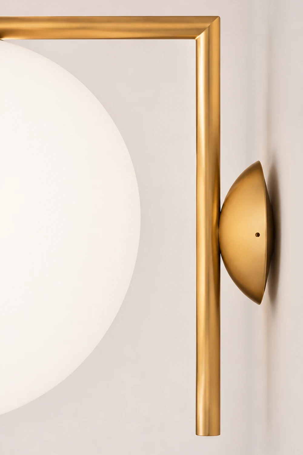 Blown Glass Opal Glass Wall Lamp - Lumpaz