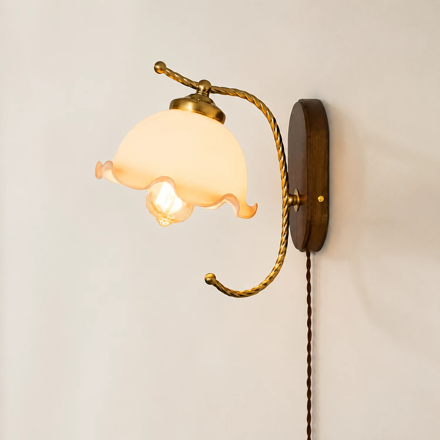 Milky Flower Wall Light - Lumpaz