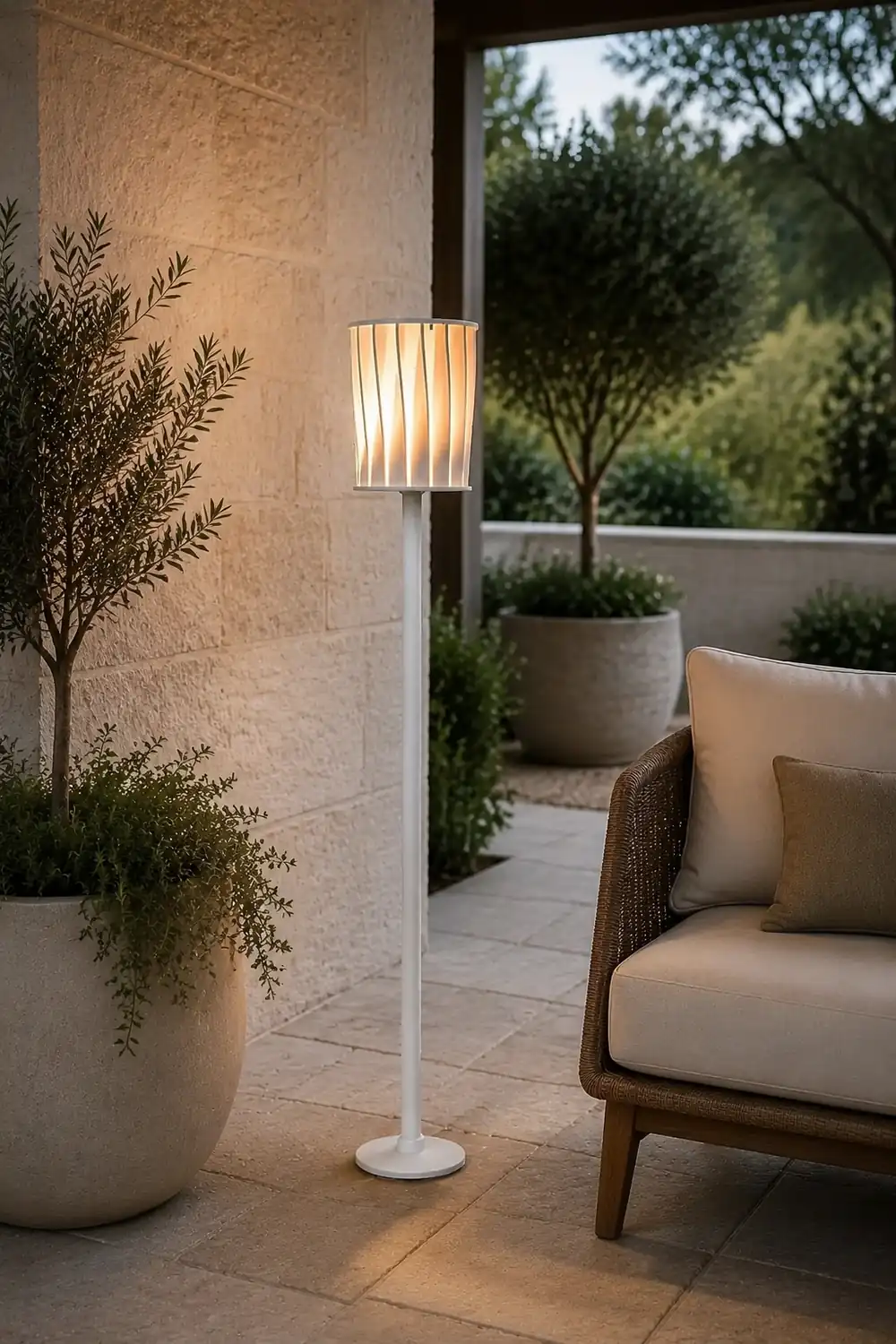 White Column Garden Light - Lumpaz