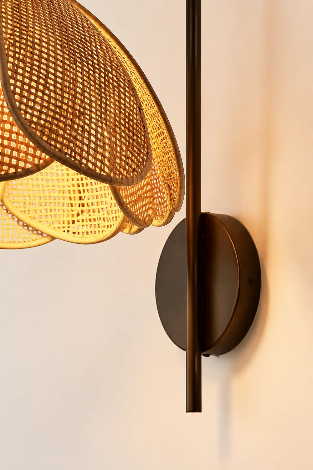 Rattan Petal Wall Lamp - Lumpaz