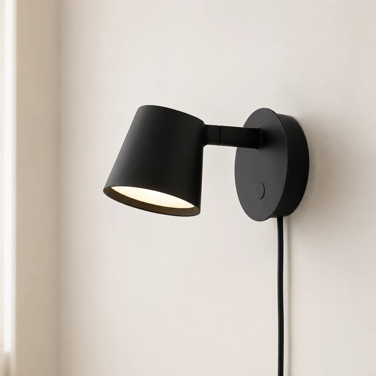 Tip Plug-In Wall Lamp - Lumpaz