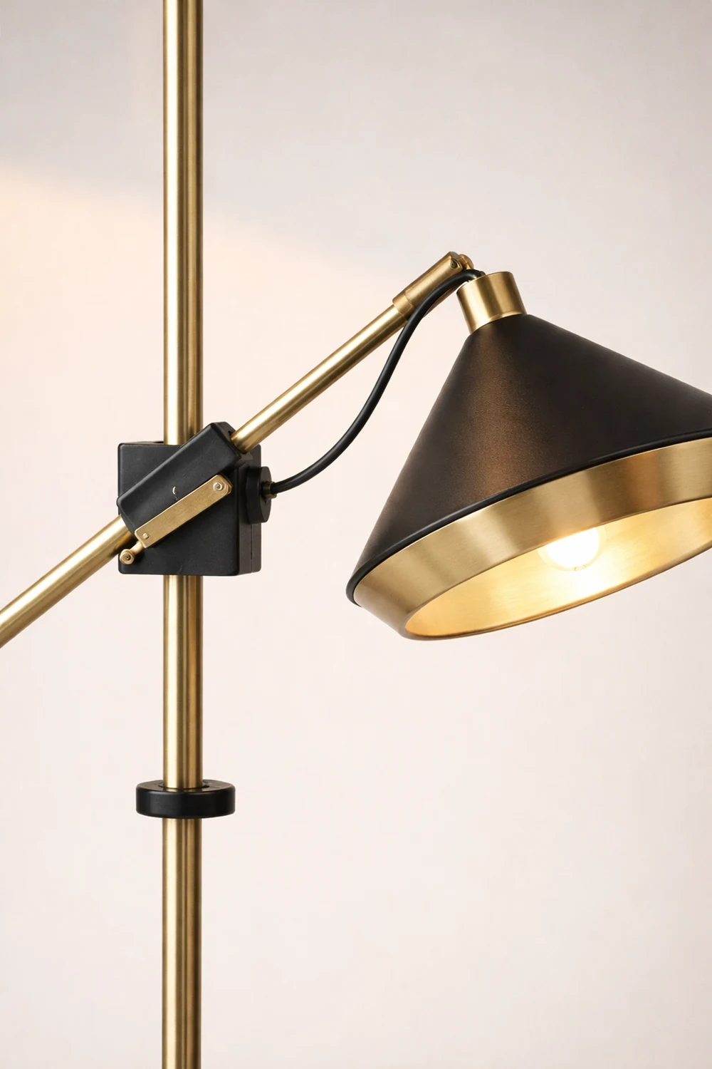 Shear Floor Lamp - Lumpaz