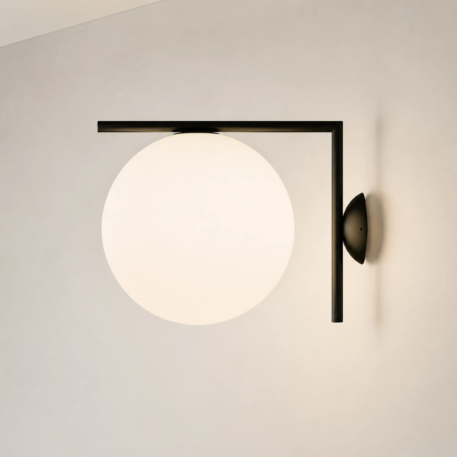 Blown Glass Opal Glass Wall Lamp - Lumpaz