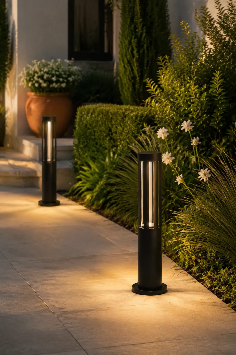Black Cylindrical Garden Outdoor Light with Solar Panel - Lumpaz