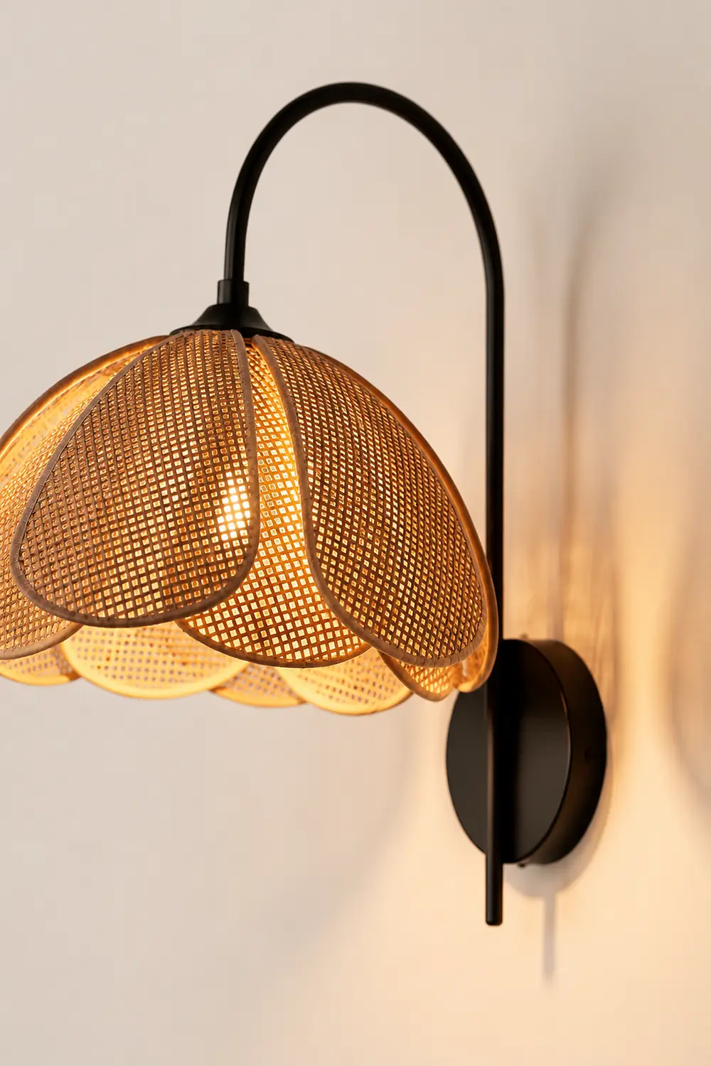 Rattan Petal Wall Lamp - Lumpaz