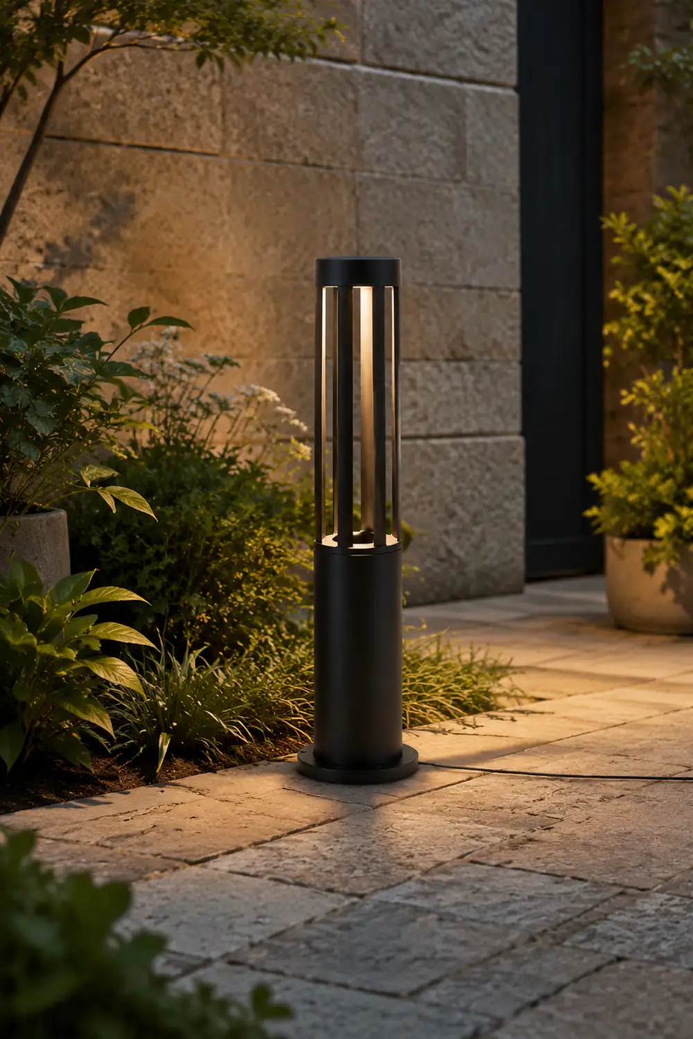 Black Cylindrical Garden Outdoor Light - Lumpaz