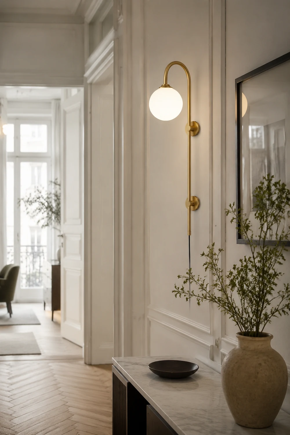 Globe Brass Wall Sconce - Lumpaz