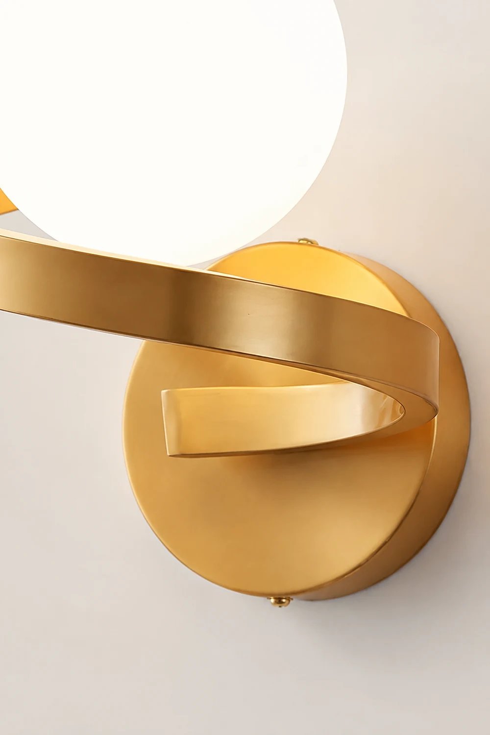 Curved Brass Wall Lamp - Lumpaz