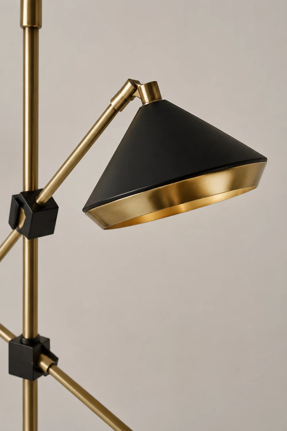 Shear Floor Lamp - Lumpaz