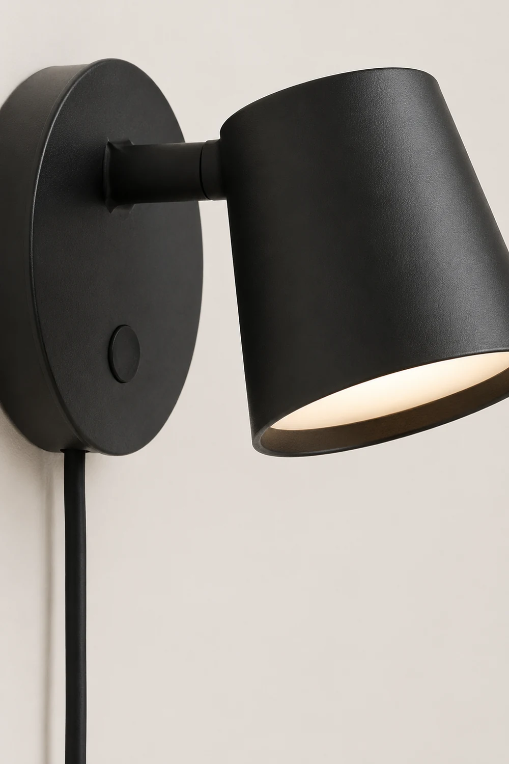 Tip Plug-In Wall Lamp - Lumpaz