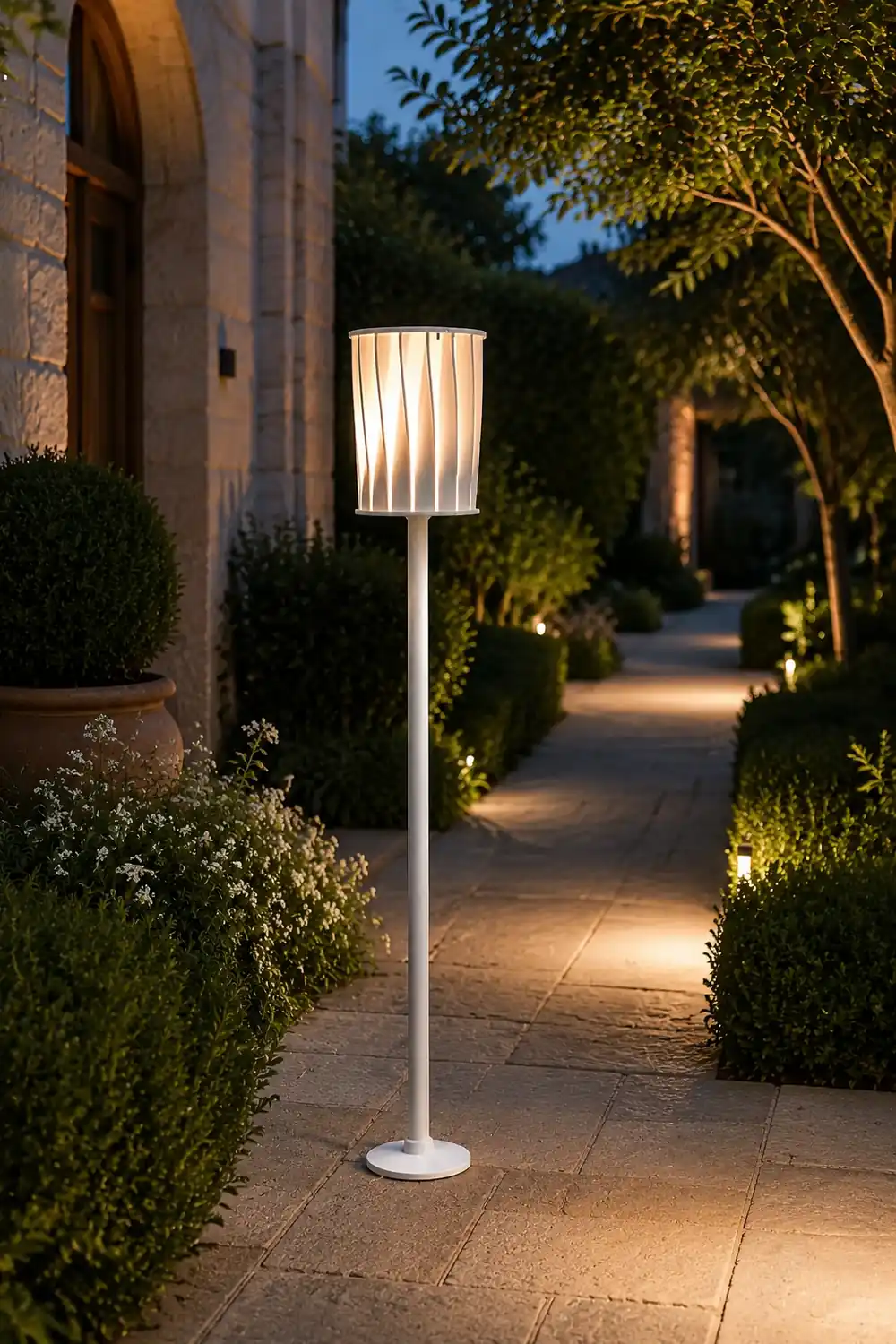 White Column Garden Light - Lumpaz