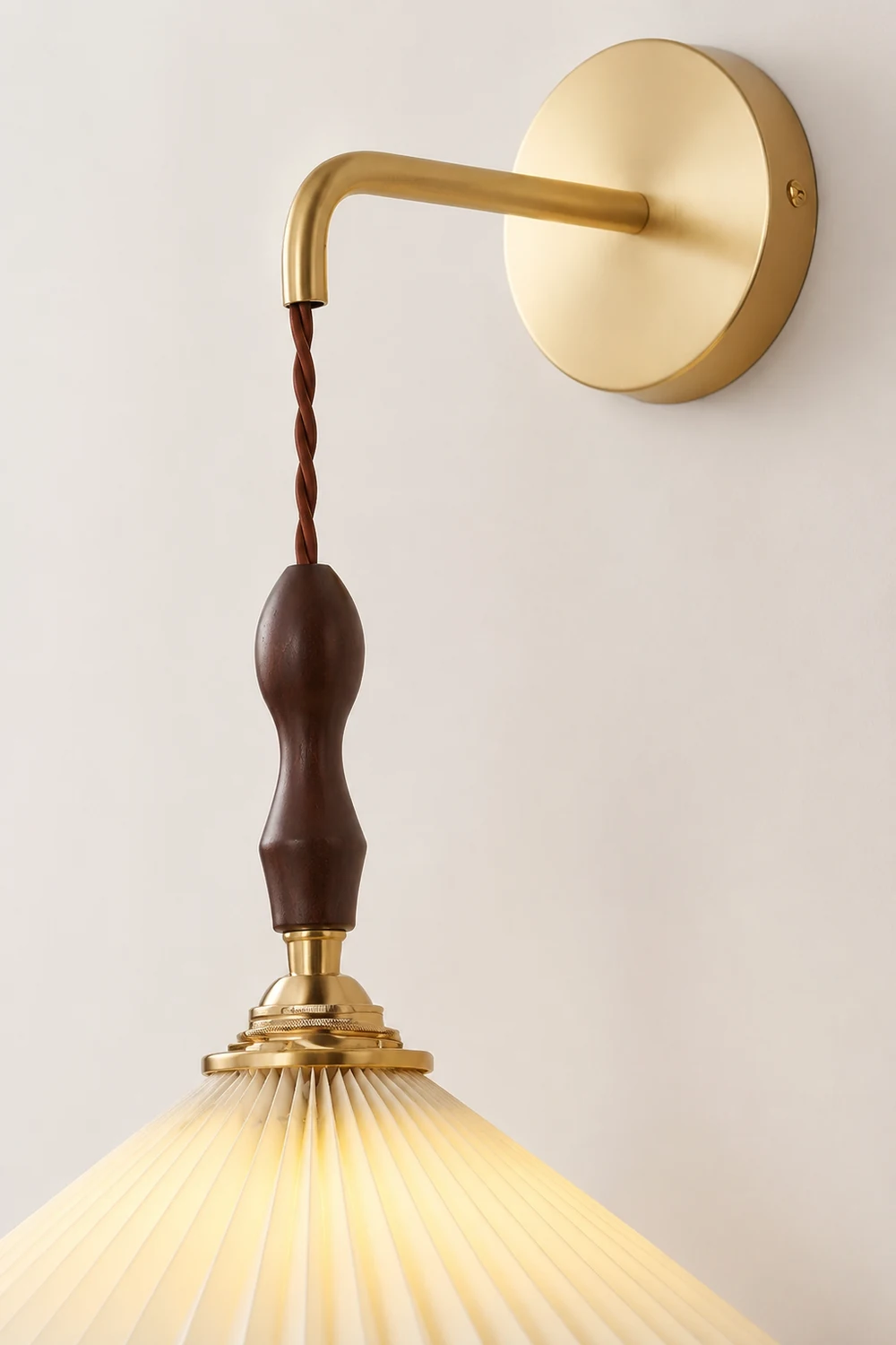 Pleated Wooden Wall Lamp - Lumpaz