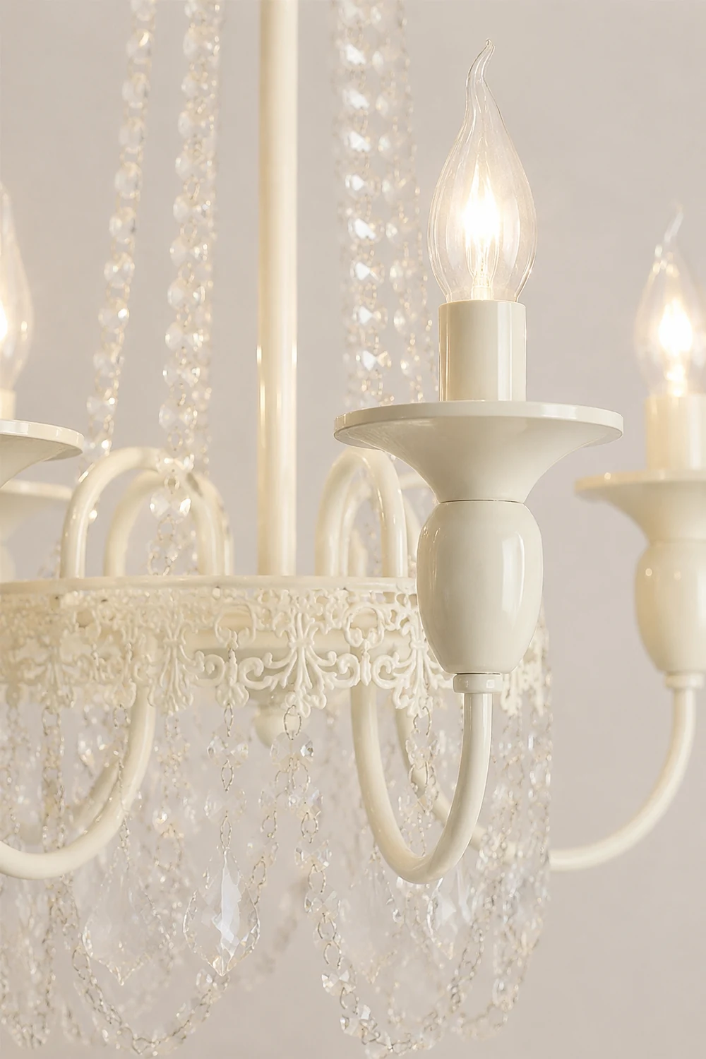 Vintage White Metal & Glass Luxury Chandelier Light - Lumpaz