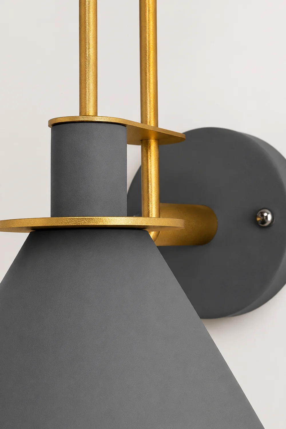 Nordic Metal Wall Sconce - Lumpaz