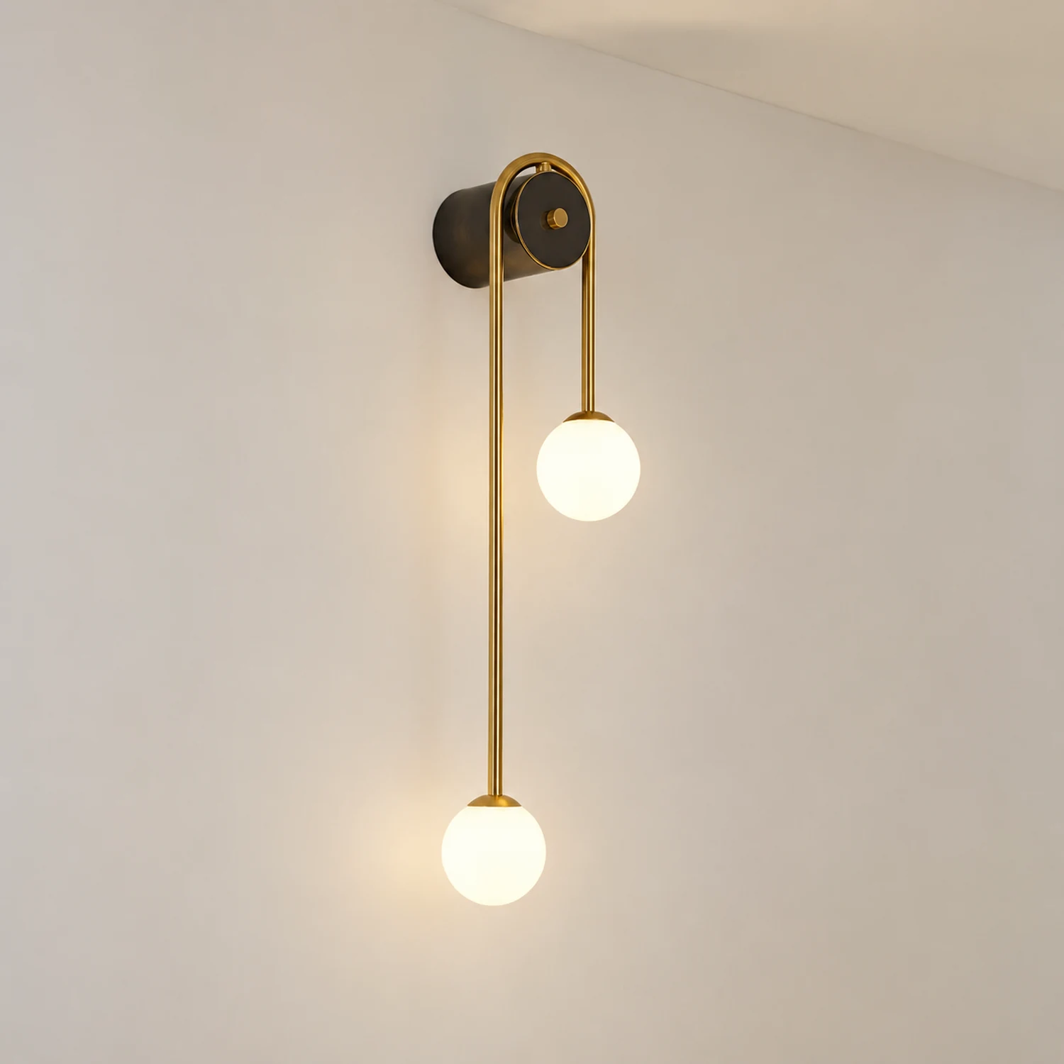 Brass Arc Wall Light - Lumpaz