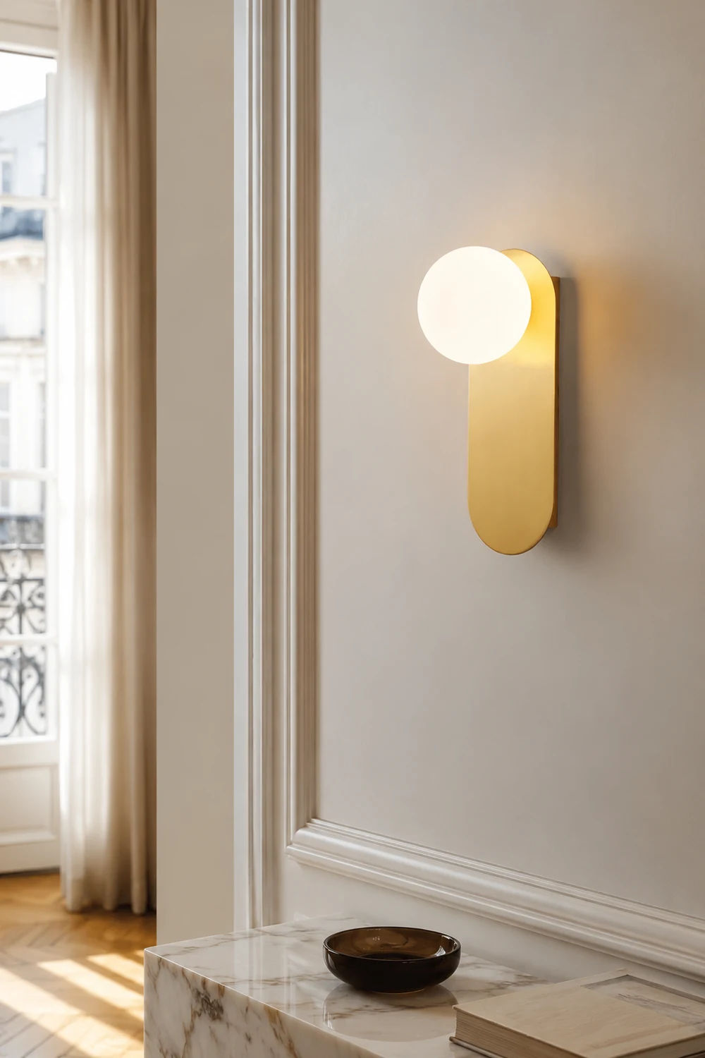 Flat Base Globe Sconce - Lumpaz