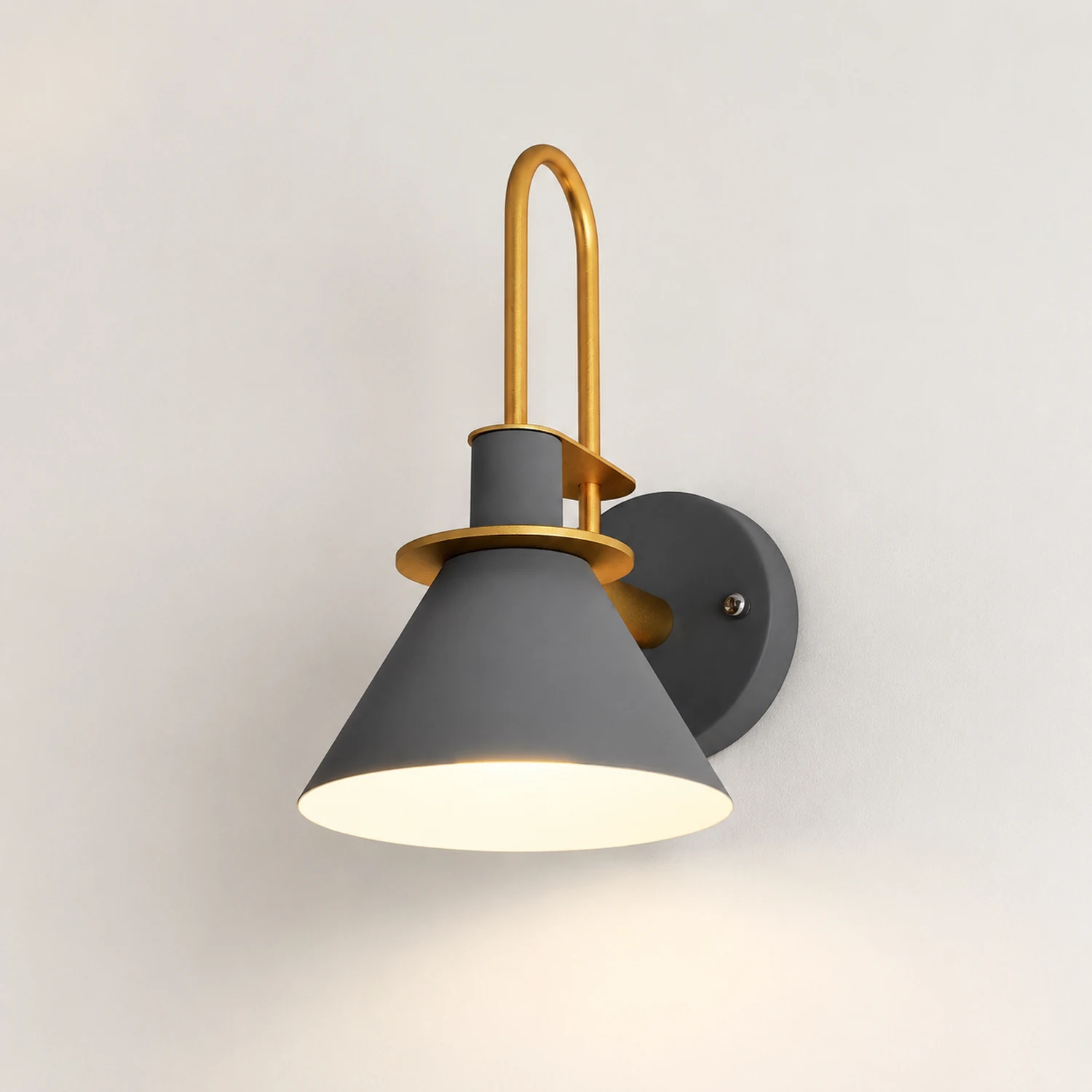 Nordic Metal Wall Sconce - Lumpaz