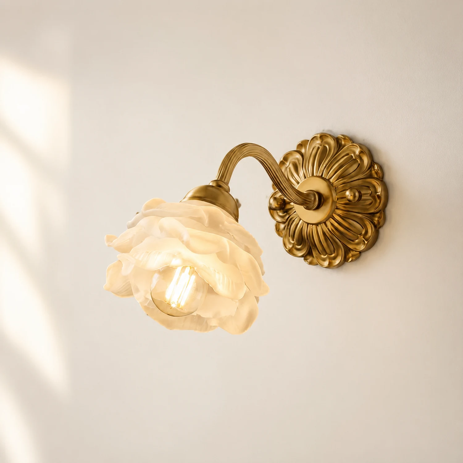 Brass Rose Wall Light - Lumpaz
