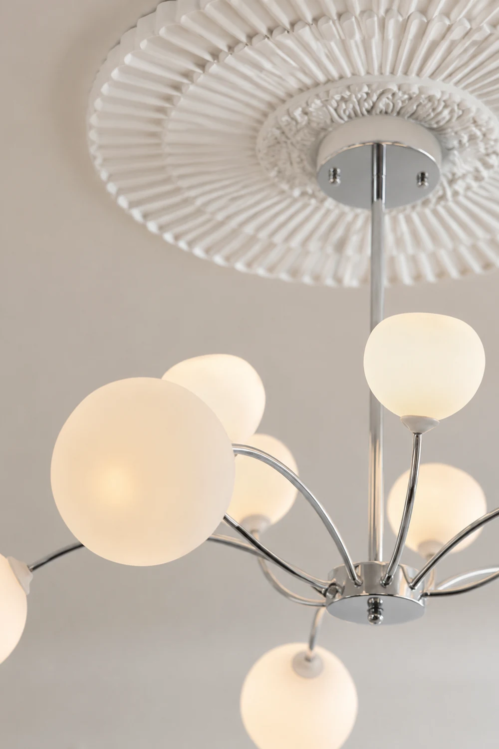 White Glass Globe Sputnik Shape Chandelier - Lumpaz