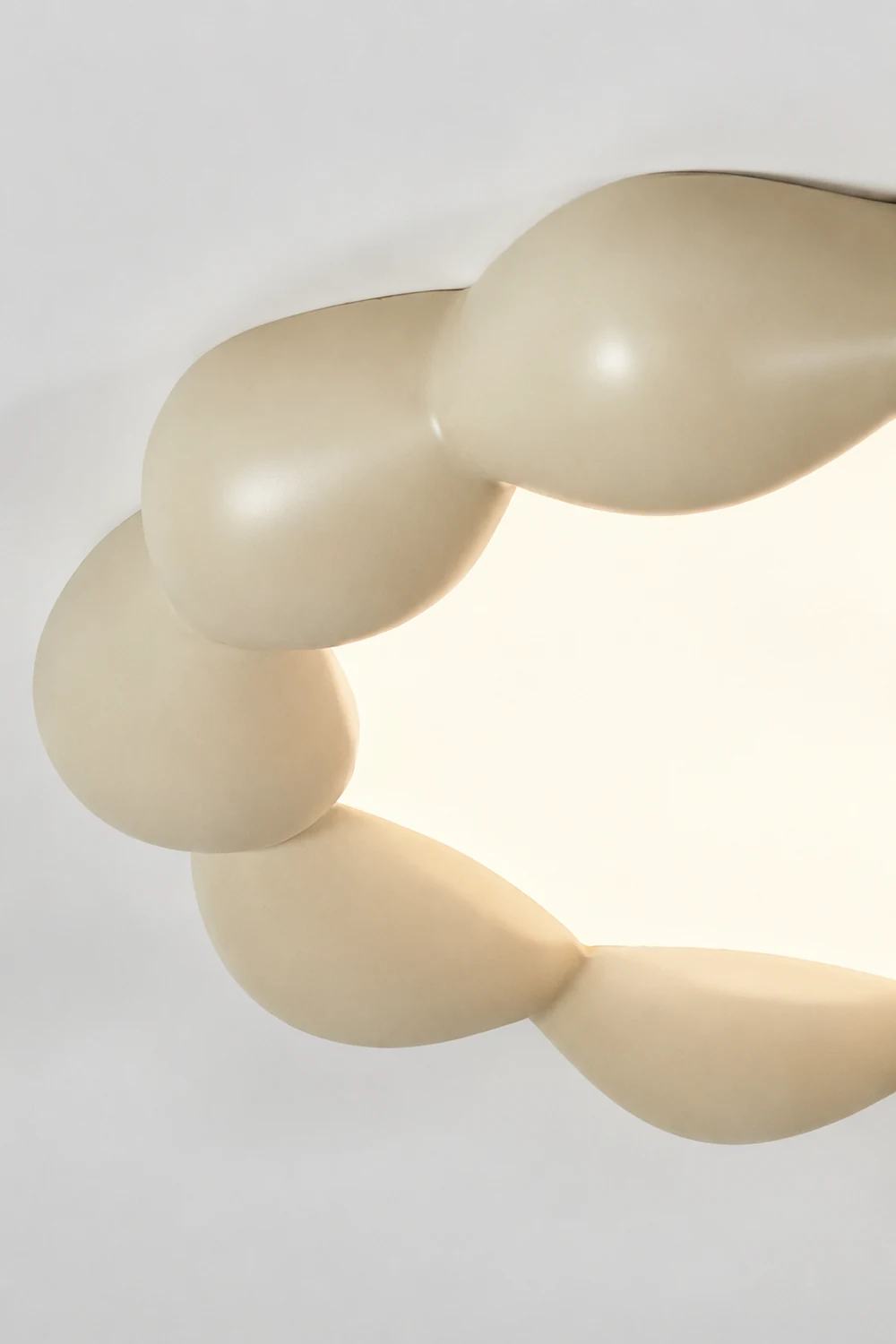 Minimalist Modern Resin Ceiling Light - Lumpaz