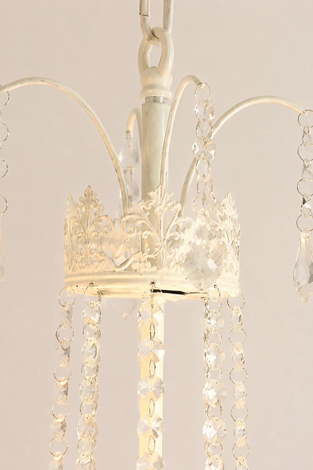Vintage White Metal & Glass Luxury Chandelier Light - Lumpaz