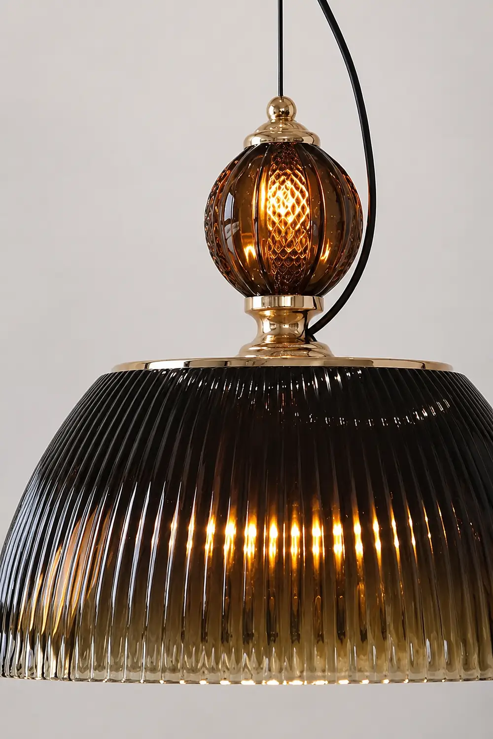 Retro-Inspired Green Glass Pendant Light - Lumpaz