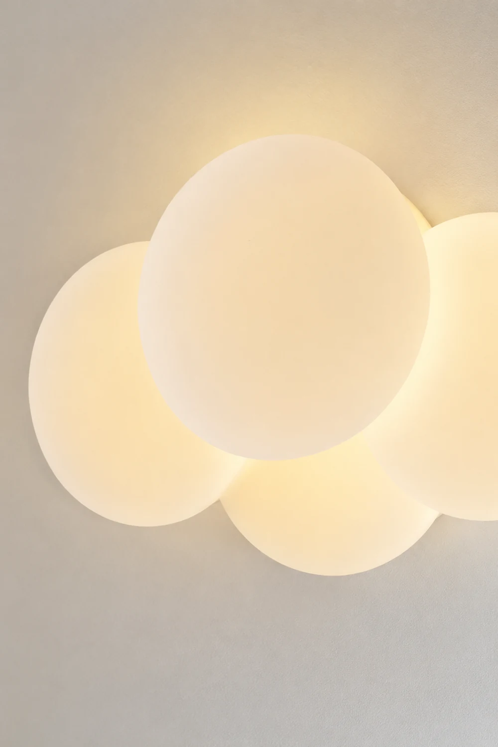 Modern White Cloud Bubbles Ceiling Light - Lumpaz