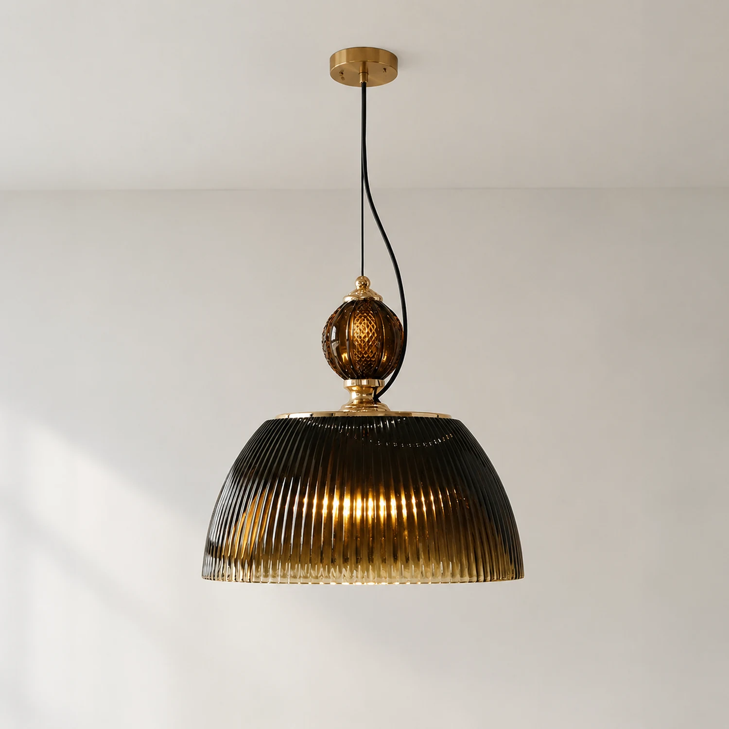 Retro-Inspired Green Glass Pendant Light - Lumpaz