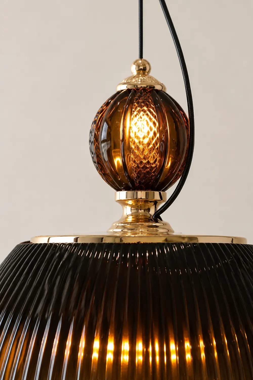 Retro-Inspired Green Glass Pendant Light - Lumpaz