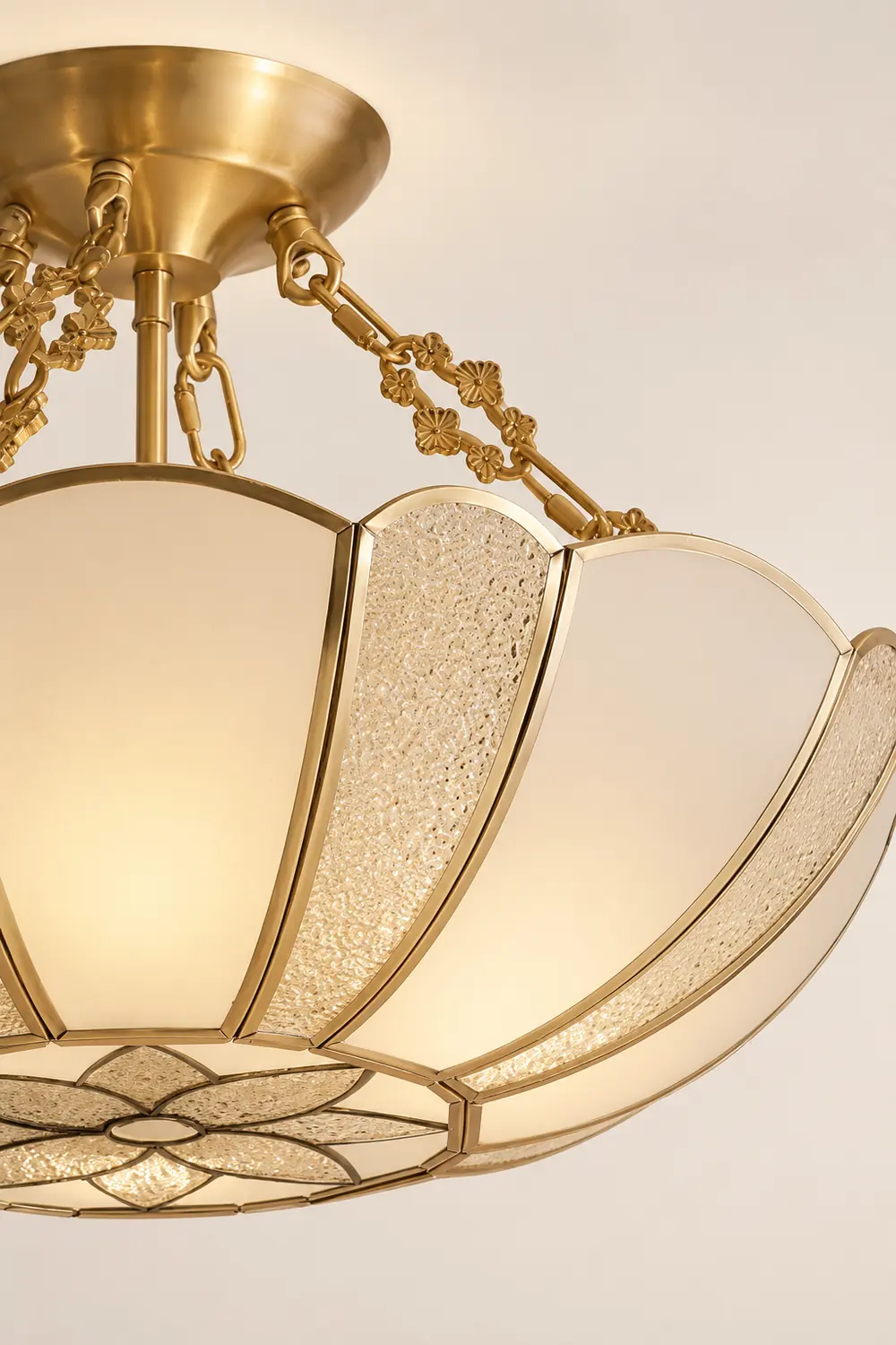 Scalloped Brass Chain Ceiling Light Fixture - Lumpaz