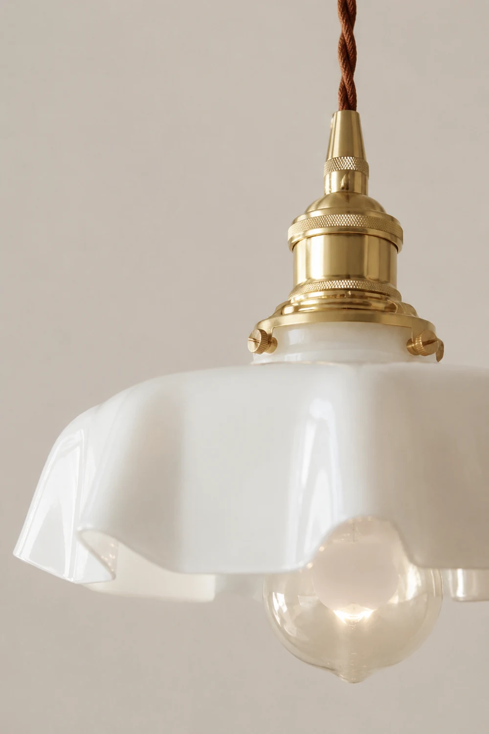 Modern Romantic Small Glass Ribbon Edge Pendant Light For Living Room - Lumpaz