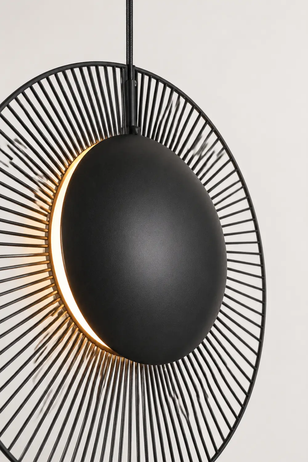 Minimalist Black Metal Pendant Light for Dining Room - Lumpaz
