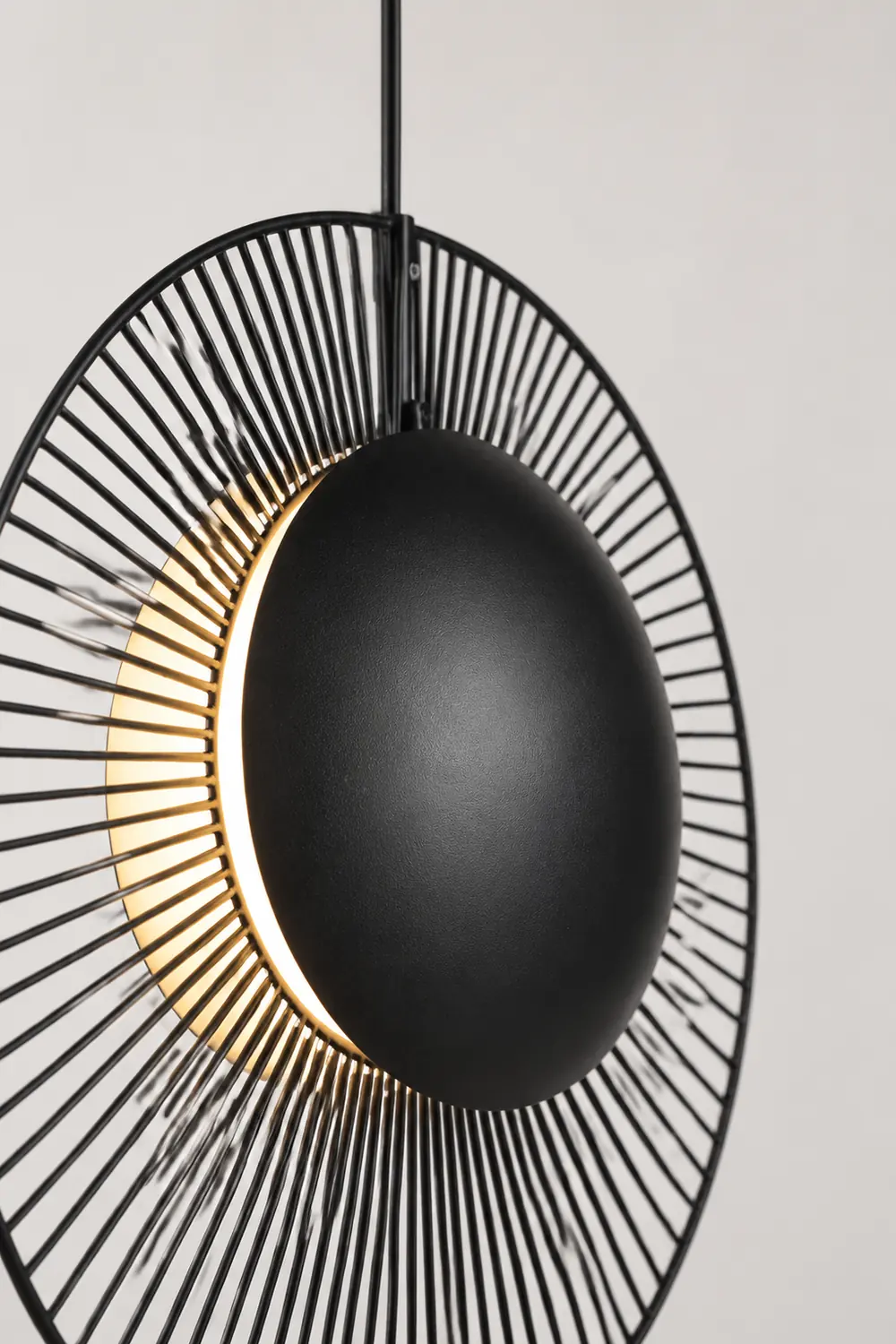 Minimalist Black Metal Pendant Light for Dining Room - Lumpaz