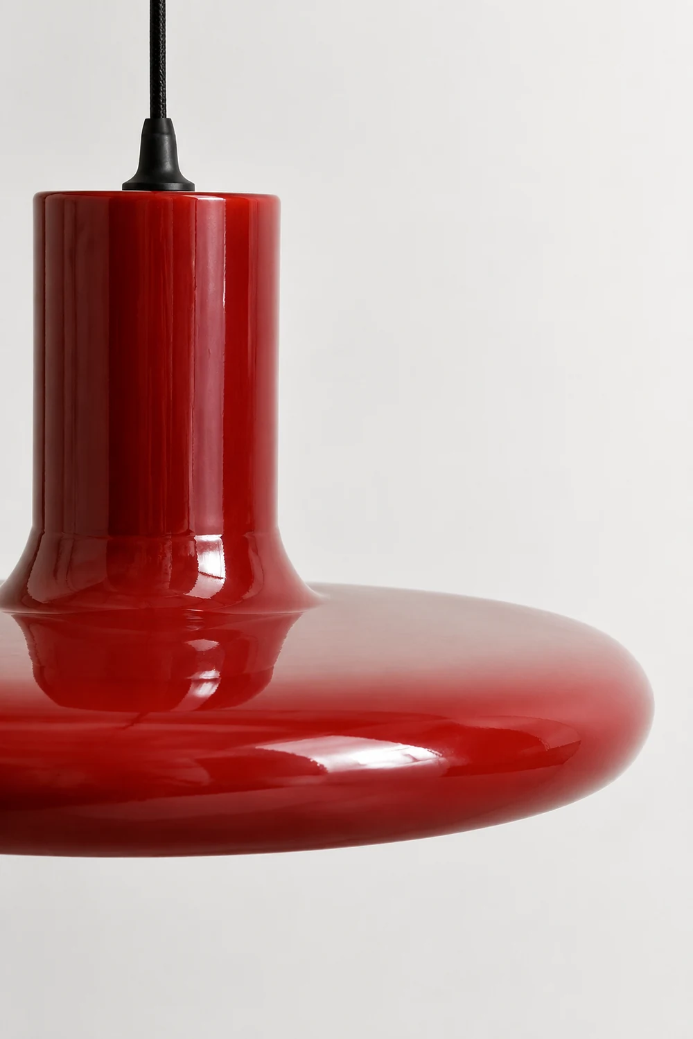 Modern Simple Red Metal Saucer Pendant Light - Lumpaz
