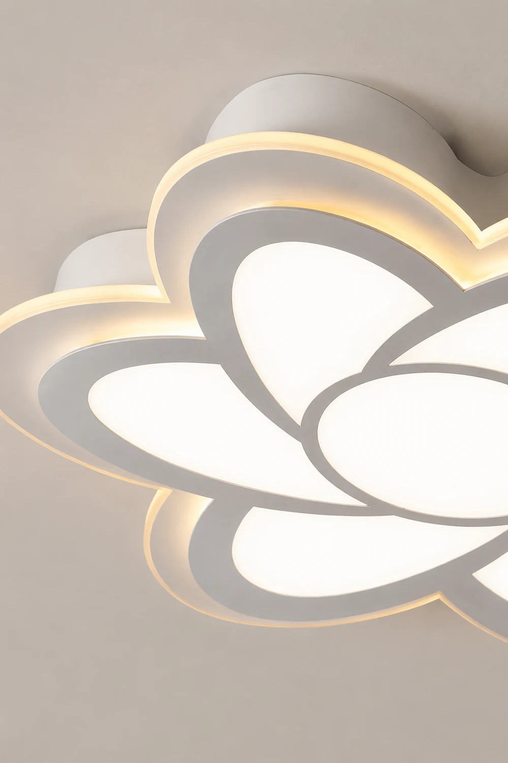 Hana Moderne Blumenförmige LED Deckenleuchte für Schlafzimmer, Wohnzimmer - Lumpaz