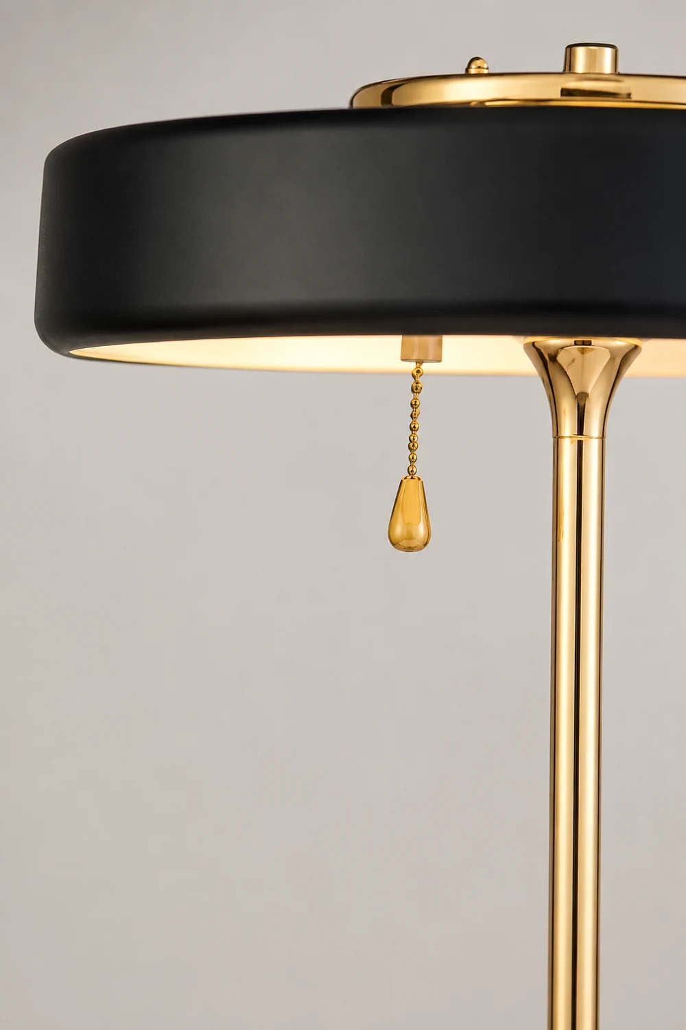 American Neoclassical Fashion Bert Frank Ranger Table Lamp - Lumpaz