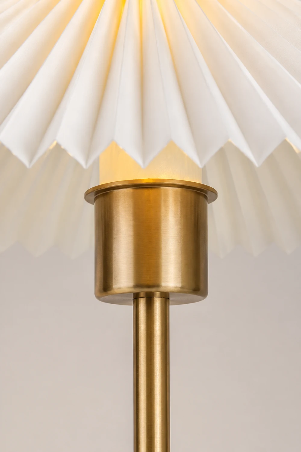 Mid Century Modern Pleated Table Lamp - Lumpaz