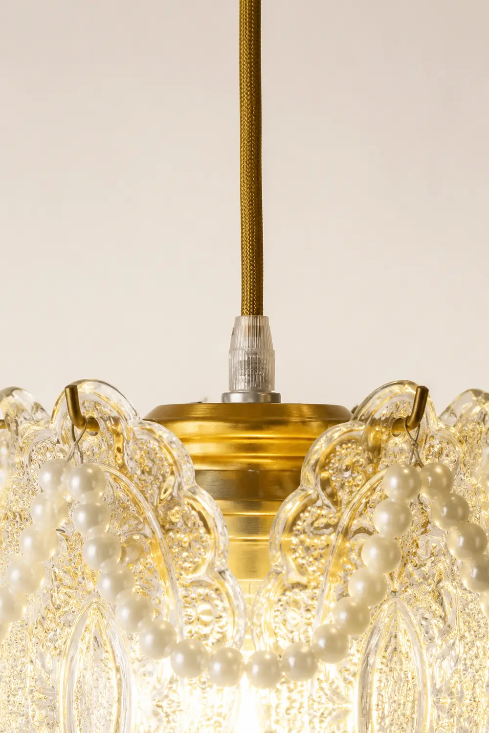 Moderne Luxuriöse Pendelleuchte aus Glas für Schlaf- & Wohnzimmer - Lumpaz